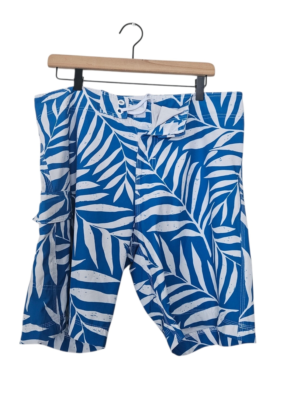 Corral Of The Sea Blue and White Leaf-Print Swim Shorts Size L